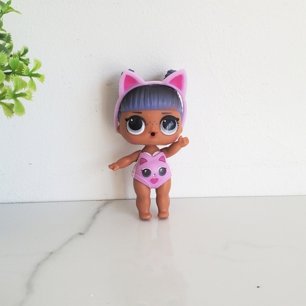 💜 L.O.L Surprise! Daring Diva Pink Cat Pink Color and Headband Accessory